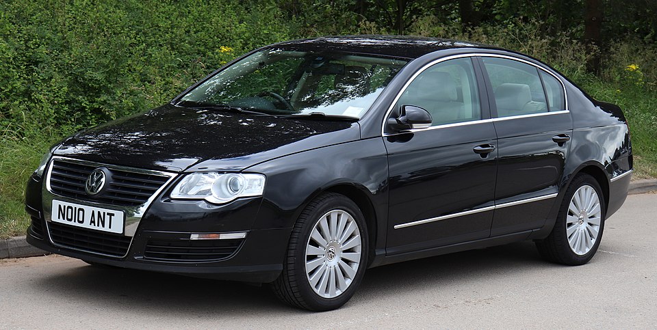 960px 2010 Volkswagen Passat Highline TDi 140 2.0 Front