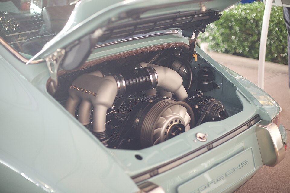 Flat six atmo aircooled padded box Porsche911ClassicSinger