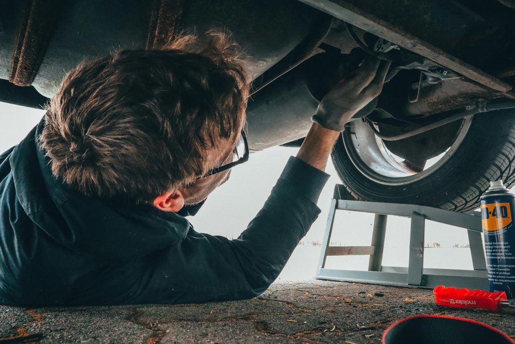 Drop WD-40: Denne ting fra dit badeværelse smører hængsler bedre