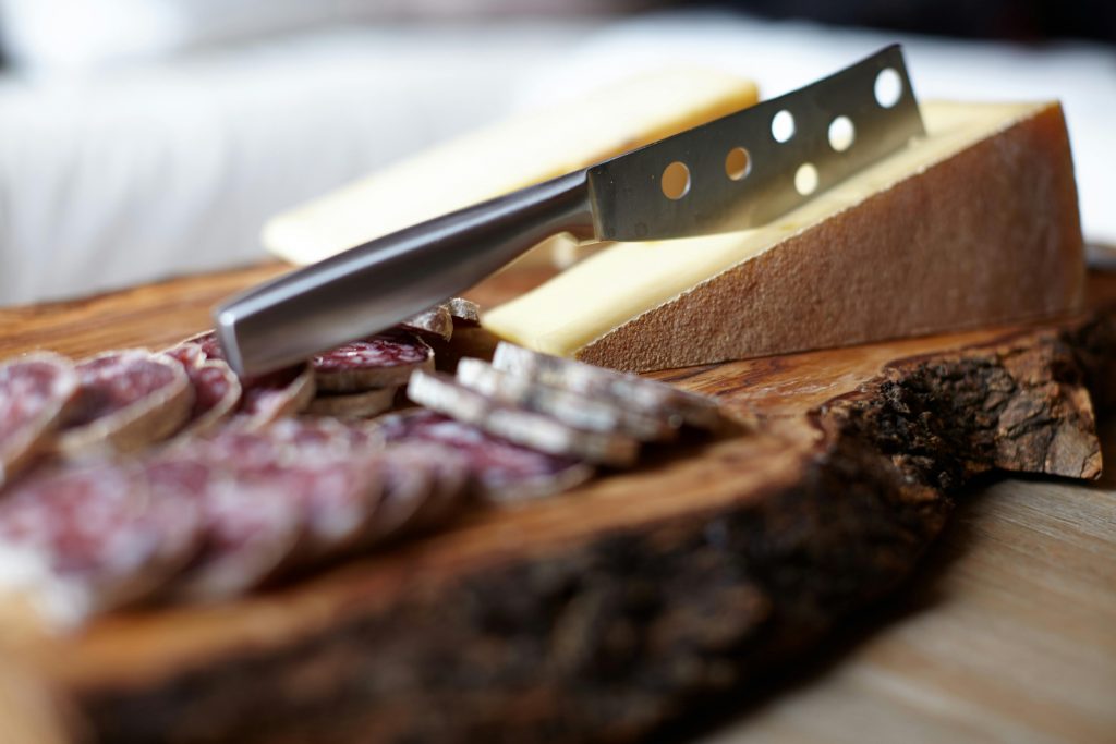 Du smider dem sikkert ud: Sådan bruger du parmesan-skaller i din pastasovs