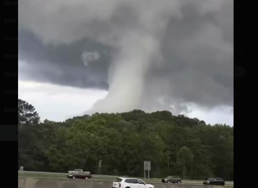 Kæmpe uhyggelig sky forveksles med tornado over Atlanta: baseballfans panikker kortvarigt