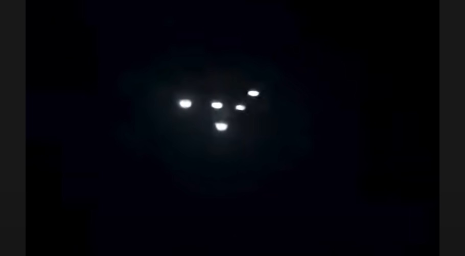 Trekantet UFO fanget på video i 2025 – og det er LANGT fra første gang