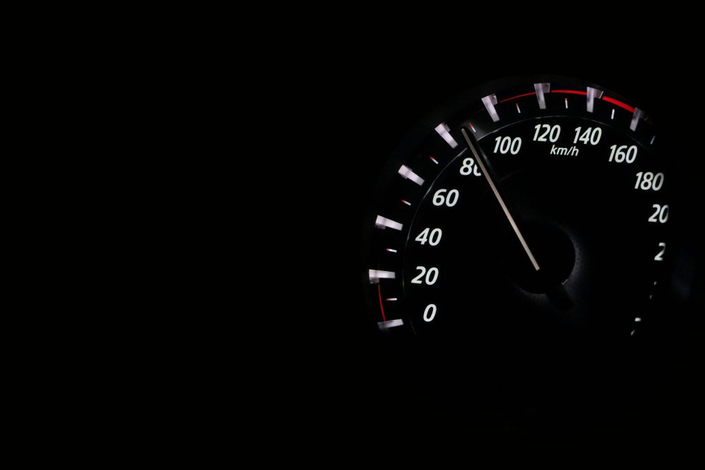 Vanvidskørsel i weekenden: Billist kørte 258 kilometer i timen på Fjordlandsvej, hvor man må køre 90