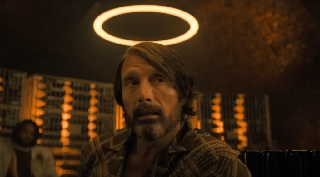 Mads Mikkelsen jager monstre under sengen i traileren til Dust Bunny