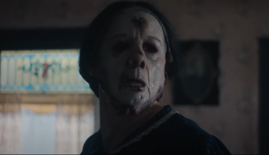 Netflix afslører den officielle trailer til Monster: The Ed Gein Story: Charlie Hunnam forvandler sig til en af USA’s mest foruroligende mordere