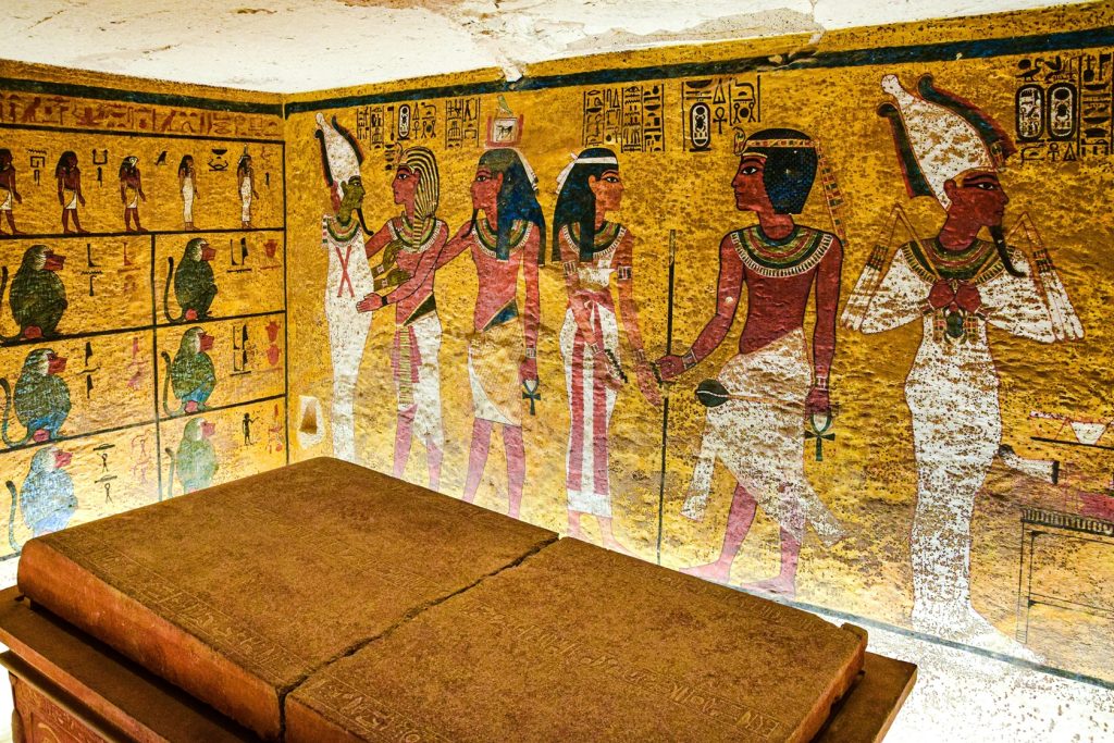 Eksperter mener nu, at Tutankhamons berømte maske slet ikke er hans