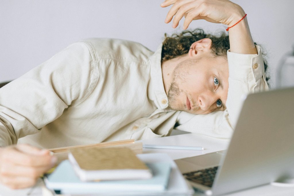 Psykolog advarer om syv skjulte tegn på mental lidelse, der kan føre til total burnout