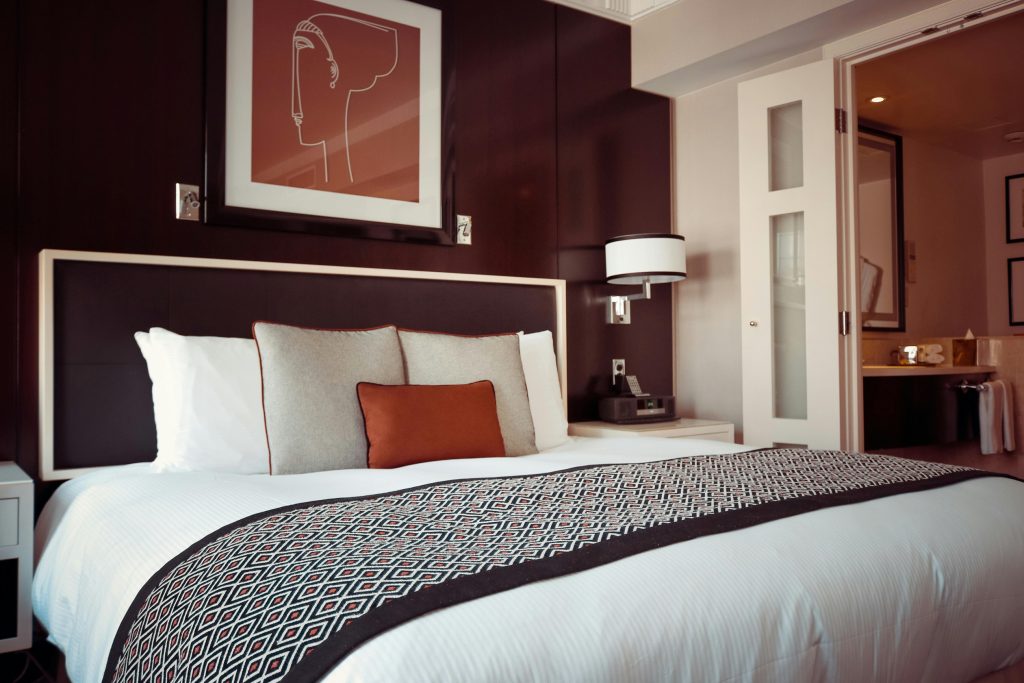 Når teknologien går amok: Gæster kan ikke finde lyset på hotelværelset