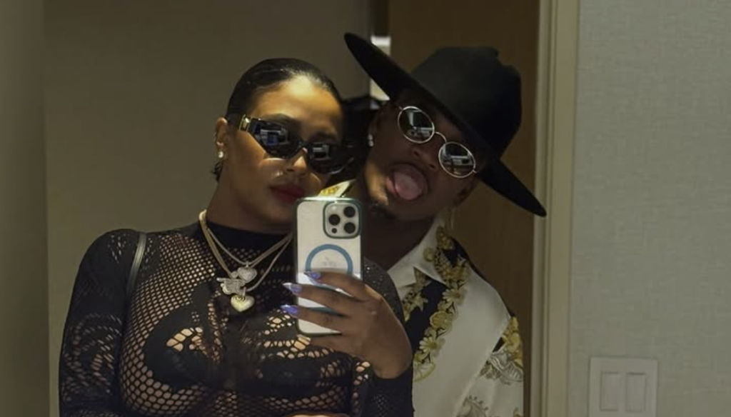 Husker du Ne-Yo: i 2025 bor han med fire kærester og én kæmpe seng