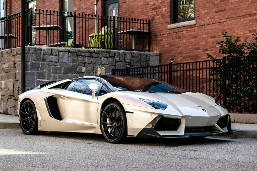 Lamborghini teaser vilde off-road-versioner af Revuelto og Temerario