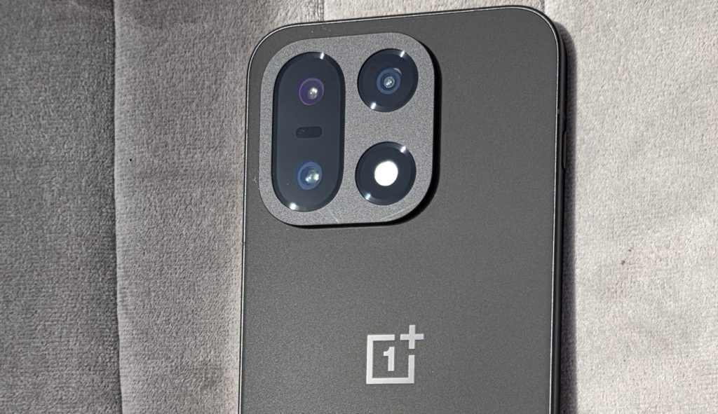 OnePlus 15: Når kraft, design og intelligens smelter sammen