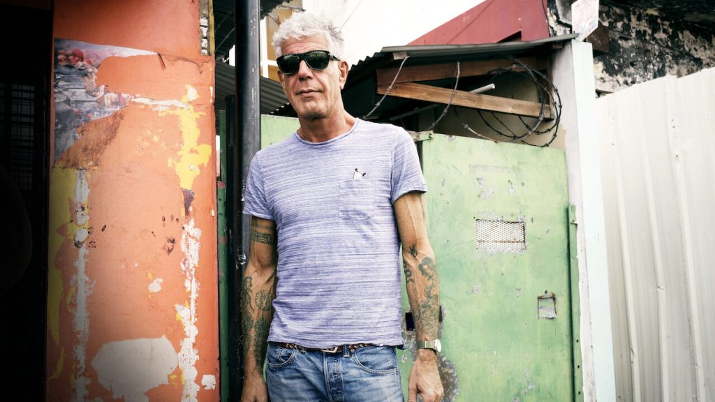 Første trailer til Anthony Bourdain-biopic giver nyt blik på den unge køkkenrebels kaotiske liv