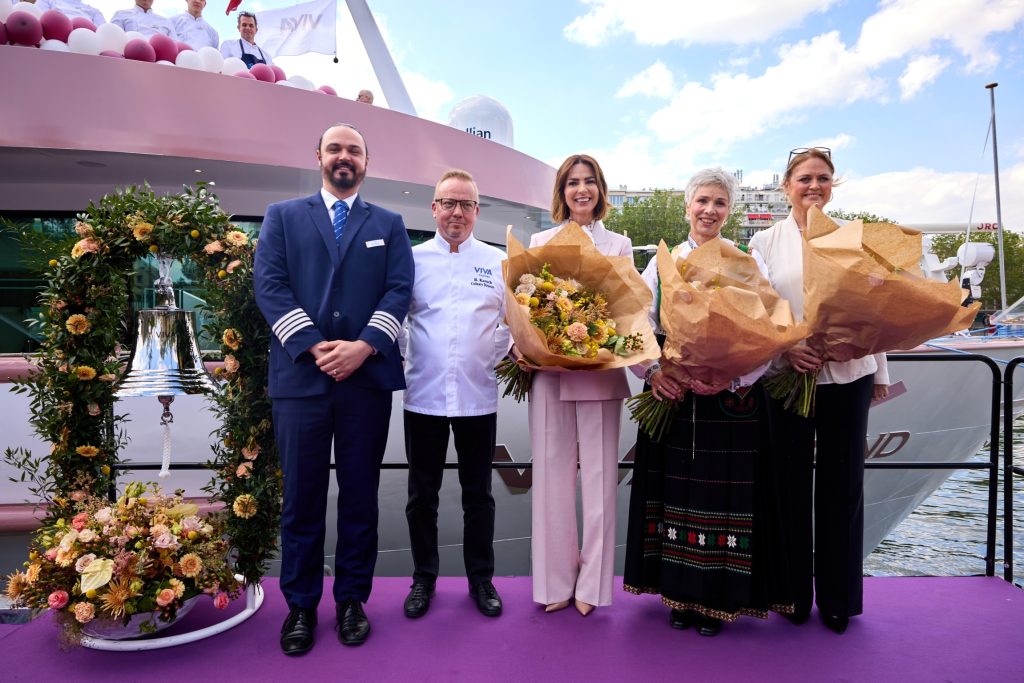 VIVA Cruises har døbt et flydende boutiquehotel i Paris