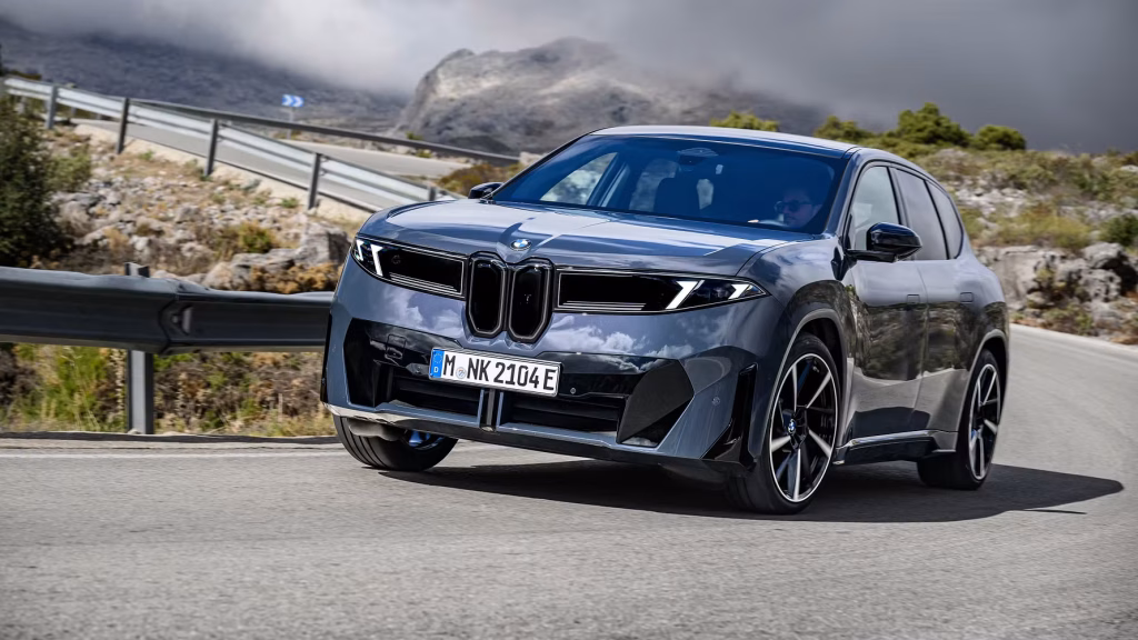 BMW lancerer ny iX3 40: Baghjulstrukken indstigningsmodel med op til 628 km rækkevidde