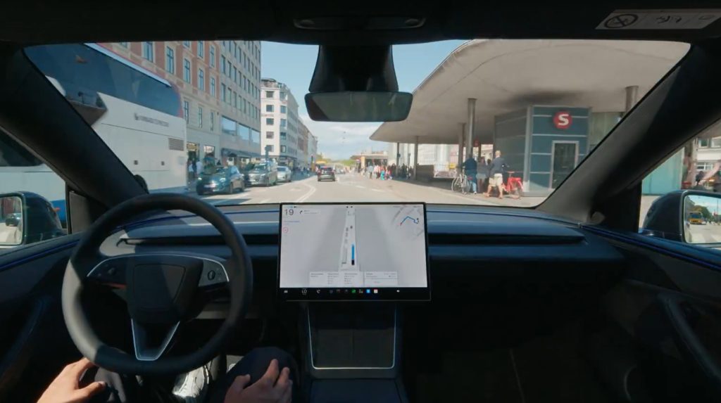 Tesla promoverer selvkørende bil i København: Bryder færdselsloven flere gange