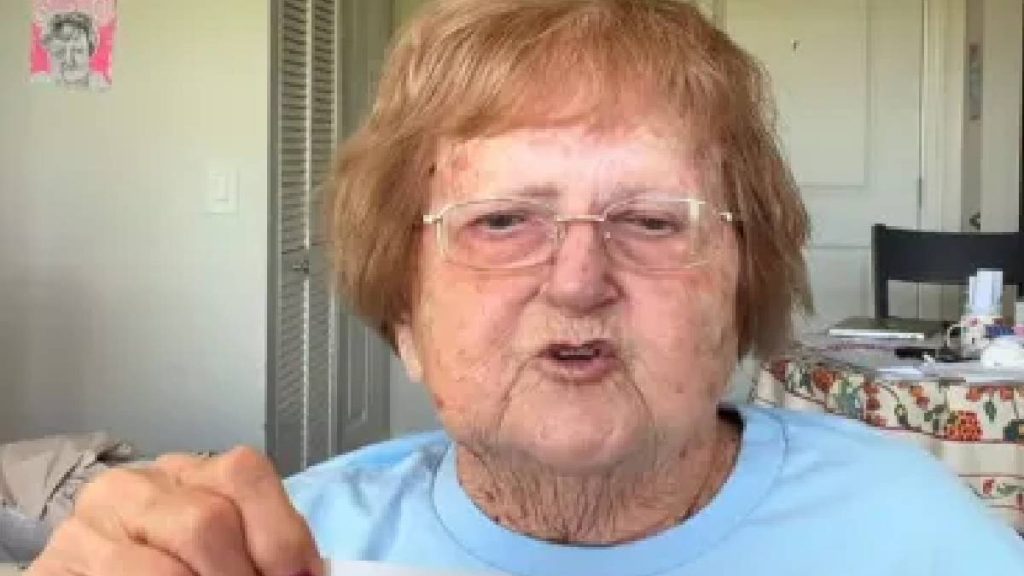 96-årig festdronning risikerer at blive smidt ud af plejehjem: Holder fester med alkohol
