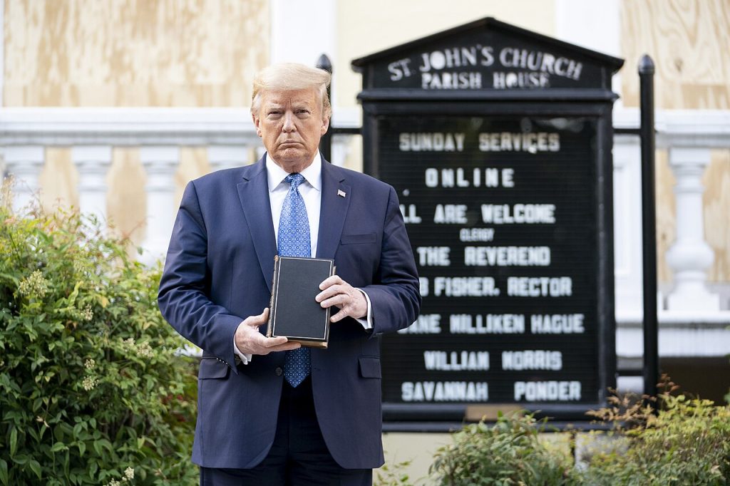 Tidligere CIA-topfolk advarer: Derfor frygter de Trumps næste træk