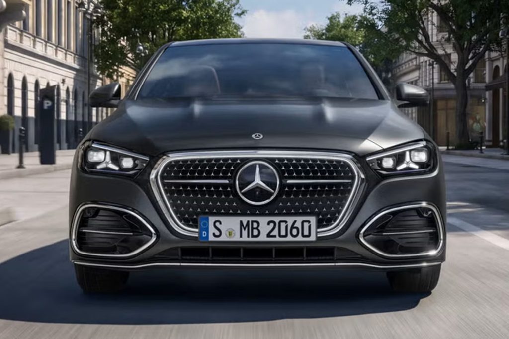 Mercedes giver C-Klassen lysende stjerner og mere klassiske knapper