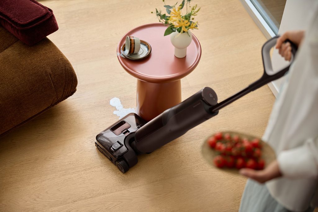 Roborock F25 Ultra Steam Gen 2 Lifestyle 01