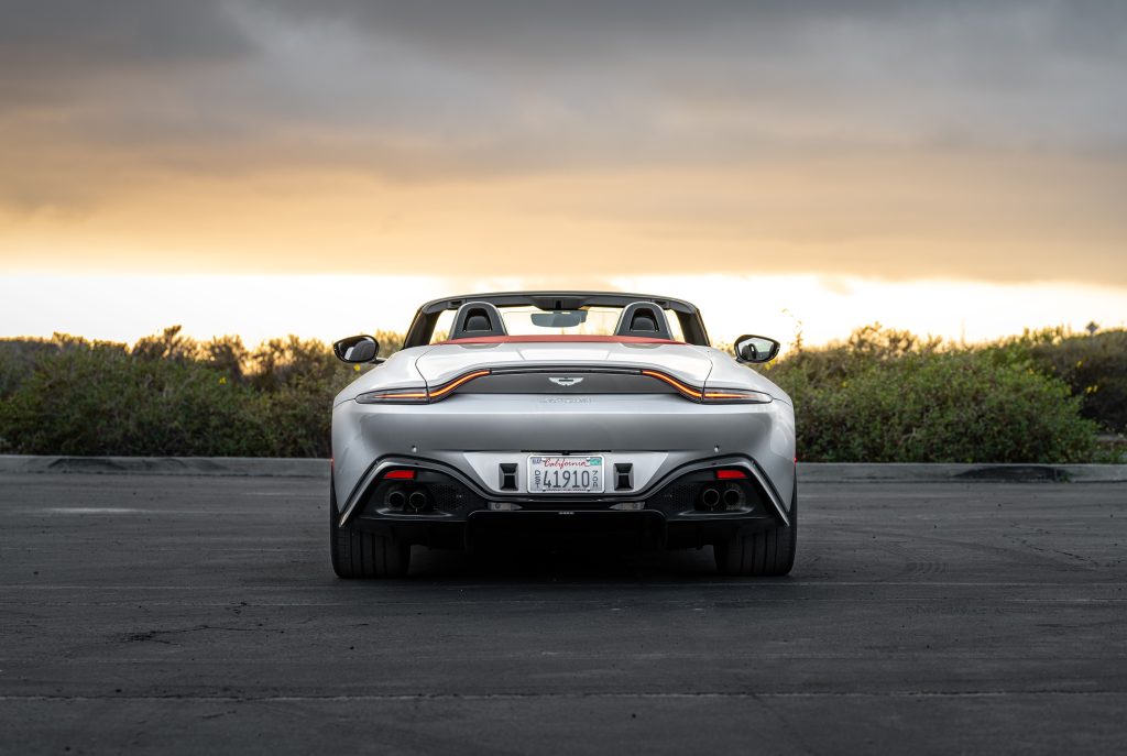 Aston Martin udskyder elbilen til 2033 – V8 og V12 får lov at leve videre